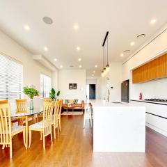 Spacious 7 BRs 4 BHs house on Longhorn, Flat Bush