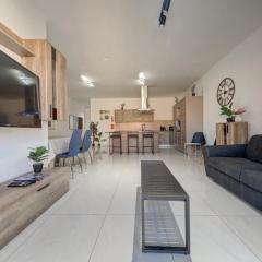 Spacious 3BR home with Private Terrace & WIFI by 360 Estates