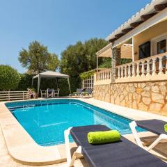 Villa Mari - con piscina privada y jardin en Calan Porter