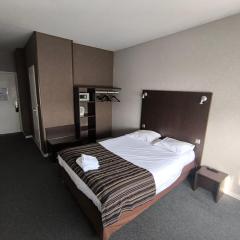 Adonis Lyon Est Hôtel Artys