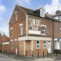 Central 5 Bedroom Home Close to Gloucester City