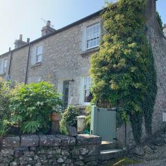 Rock Cottage - Log burners and jacuzzi bath