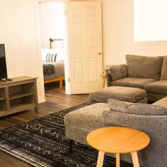 Yosemite Cottage Retreat- Half Block to Downtown