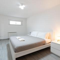 Modern Apartment - Free Parking & Private Entry