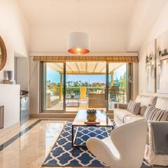 Beautiful penthouse overlooking marina channels