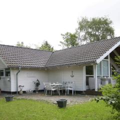 6 person holiday home in Dronningmølle-By Traum