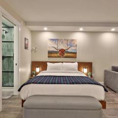 Stylish Studio for 4 with EV Charger, Summer Pool & Shuttle Access