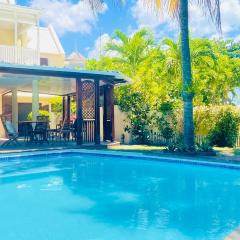 Charming House with Direct Beach Access -Pereybere