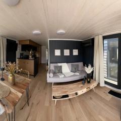 Stilvolles Hausboot Enjoy Woma D13