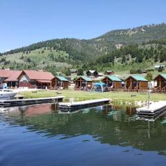 Beautiful Lakefront Cabin with Stunning Sights in Montana