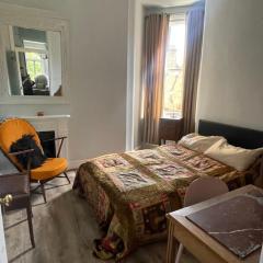 Battersea park single cozy room 4th floor please noted not lift