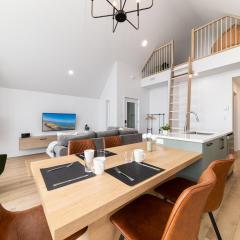 Flocon Marin 1229: Fireplace & Charlevoix Views