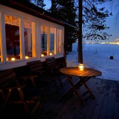 Metsäpirtti merenrannalla