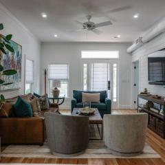 Casa Padrón - Gorgeous Home, Steps to 7th Ave