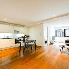 Modern 2Bed Flat, Close to Gatwick&Central London