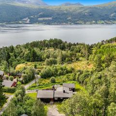Cozy Home In Meisingset With Kitchen