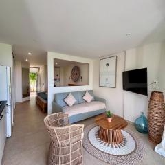 Blue Bay Elegant apt 1 min walk from beach