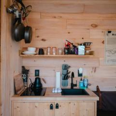 The Twig - Outdoor Shower, Deck, and Cozy Chimney