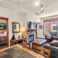 The Village #2408 - Village Center Cozy Getaway w Fireplace