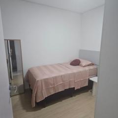 Quarto para 1 pessoa com Ar e Cama Nova na Ponta Negra