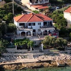 Apartments by the sea Maslinica, Solta - 774