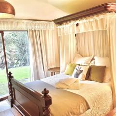 2 Bedrooms, King, Queen, Trundler & Cot, Private Guest Suite