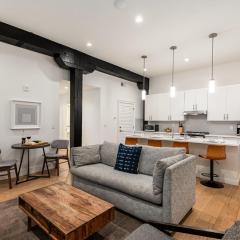 The Saddlery - Headliner - Walk to Broadway