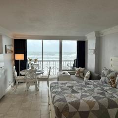 New Amazing Ocean View Beachfront Entire Apartment Direct access to Beach