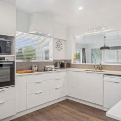 Tihi Time - Great Deck Spa Pool & Games Room