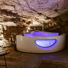 Casa di Lucy Spello con Grotta Esclusiva