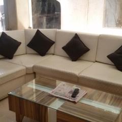 Saffron Inn-Near New Delhi Railway Station