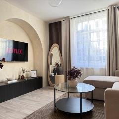 Modern 2 Bedroom Central Apt Greater Manchester, Sleeps 5, Near Airport with Great Transport Links