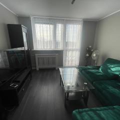 Trzy pokojowe mieszkanie przy UMK ,kilka przystanków od starego Miasta