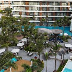 The Sunshine Beach Family Suite with Pool