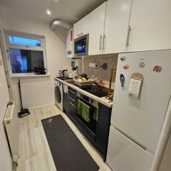 Isle of Wight Gem, Cozy 2BR in Ryde for 6 Guests