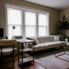 Sleeps 22 • Modern Multi-Unit • Gym • Workspaces