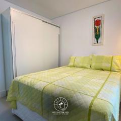 Studio 150m do mar | Ar | Piscina | Aceita Pet