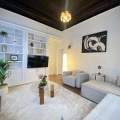 Stylish detached Triplex with Garden Terrace