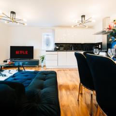 LUX 2BDR Flat in Woolwich I 2 Stops to Canary Wharf & Excel I Free Parking