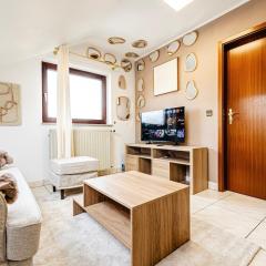 Duc Elegant Studio close to center