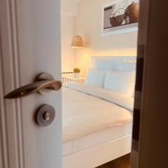 Otopeni Suite - King Bed - Free Shuttle Included