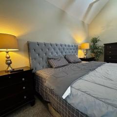 Spacious Country Club Golf Course Retreat