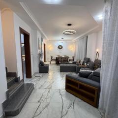 رويال شقة بالتجمع الخامس امتداد الجامعة الامريكية