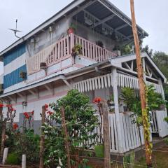 Elmadel Coffee Gardens 4Bed Rustic Wooden House