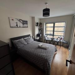 Cosy Private Room with private Bathroom - Your Perfect Gateway!