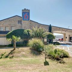 Motel 6-Dallas, TX - Forest Lane