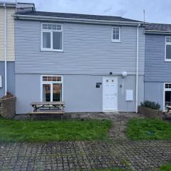 Cornwall Lodge sleeps 8 full Holiday Park Access