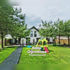 Loft House Rozewie , Balia ogrodowa z hydromasażem