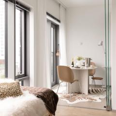 Scandinavian Minimalist Seaside Flat on Top Metro with downtown view