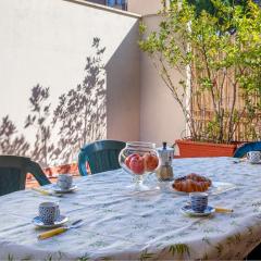 Bright home with large terrace, near Florence